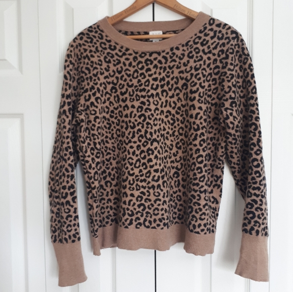 Sweaters - *Sold* Leopard print sweater